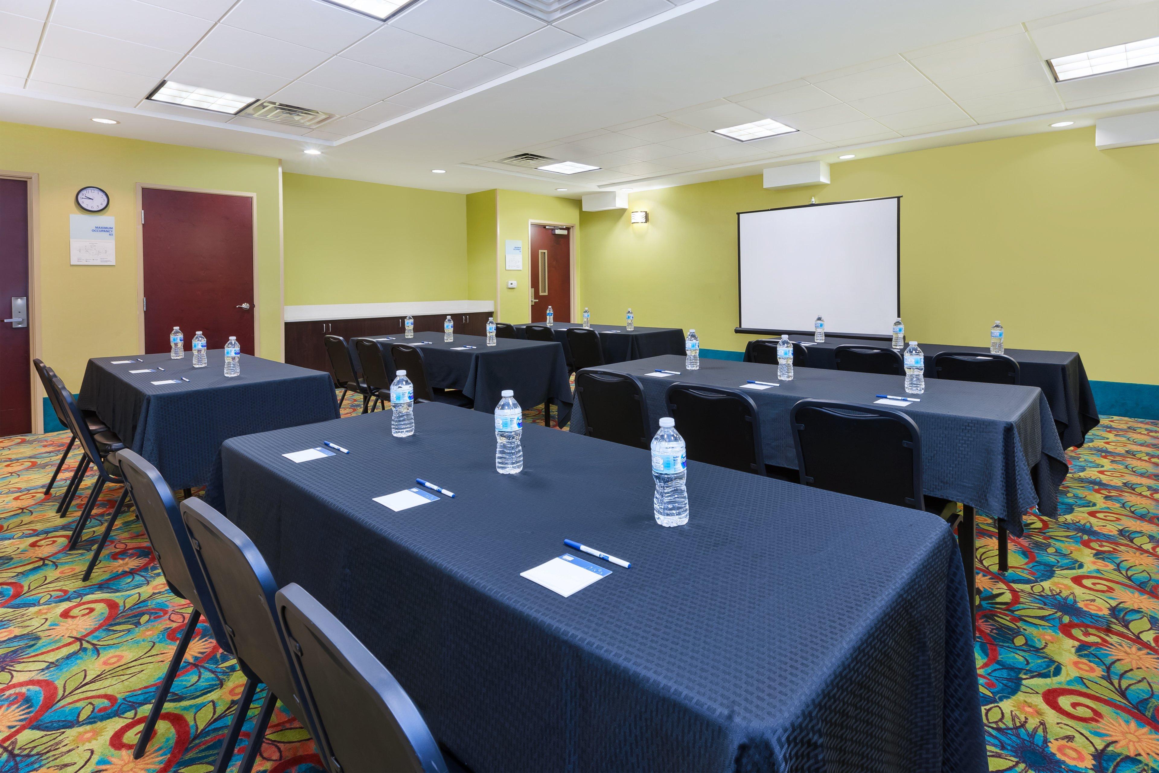 Express & Southport - Area By Ihg Hotel