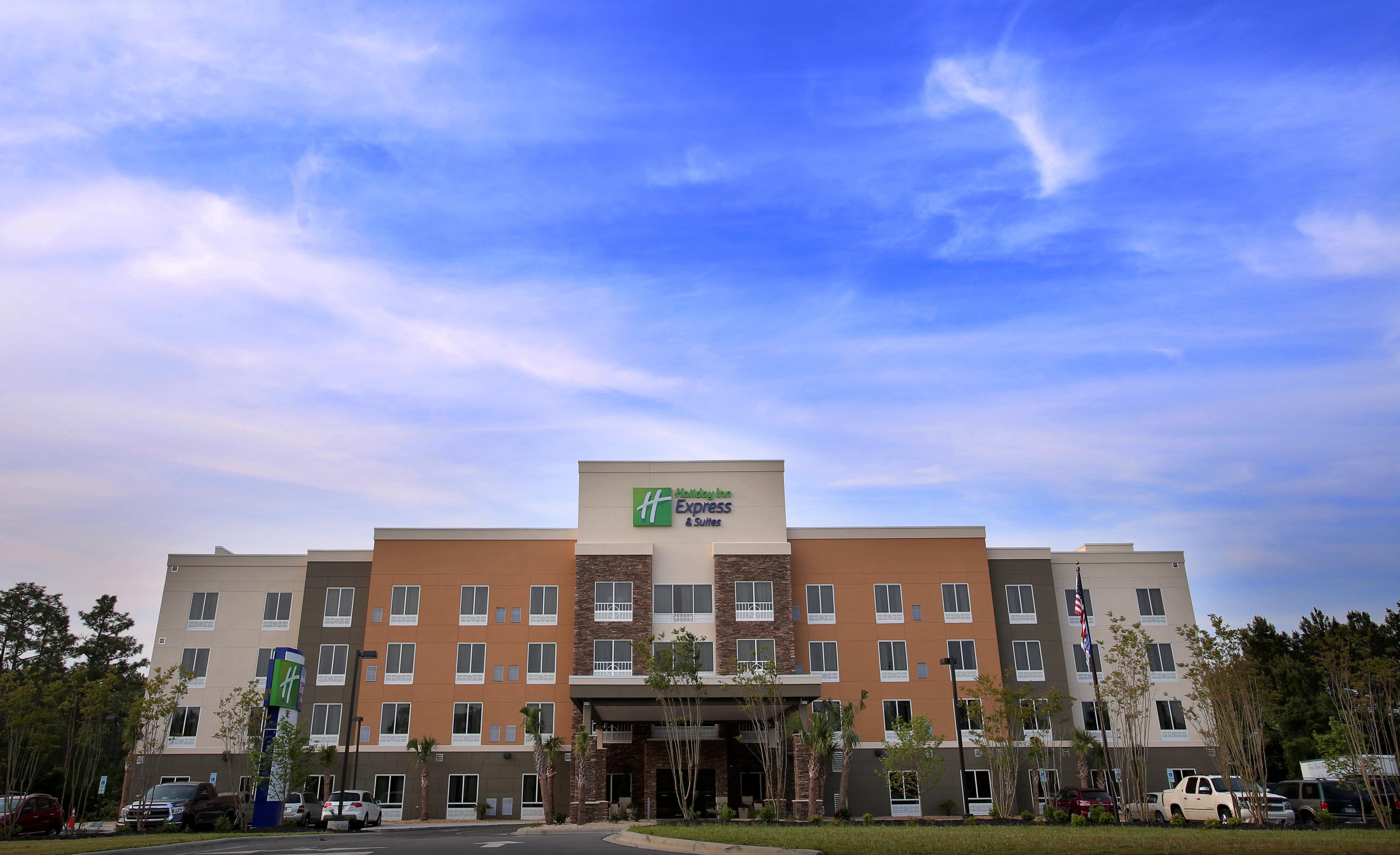 Express & Southport - Area By Ihg Hotel