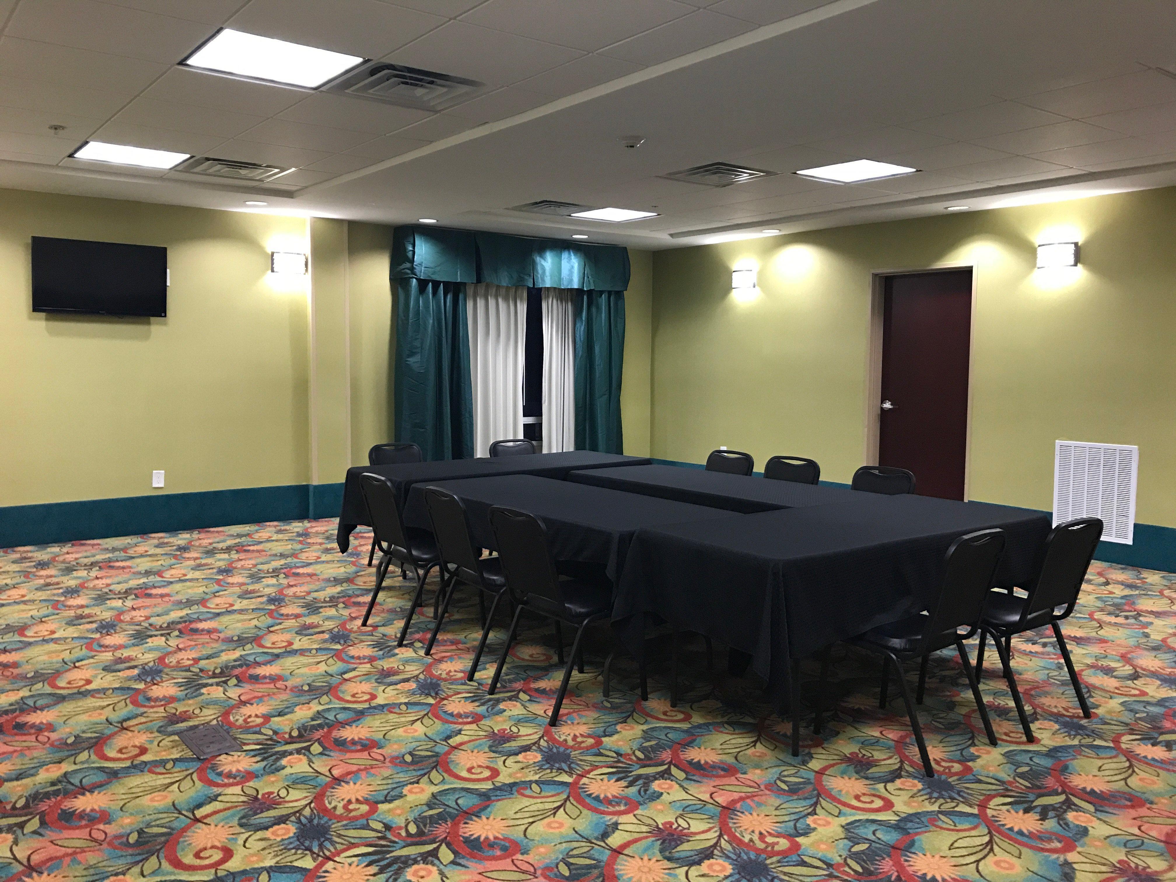 Holiday Express & Southport - Area By Ihg 2*